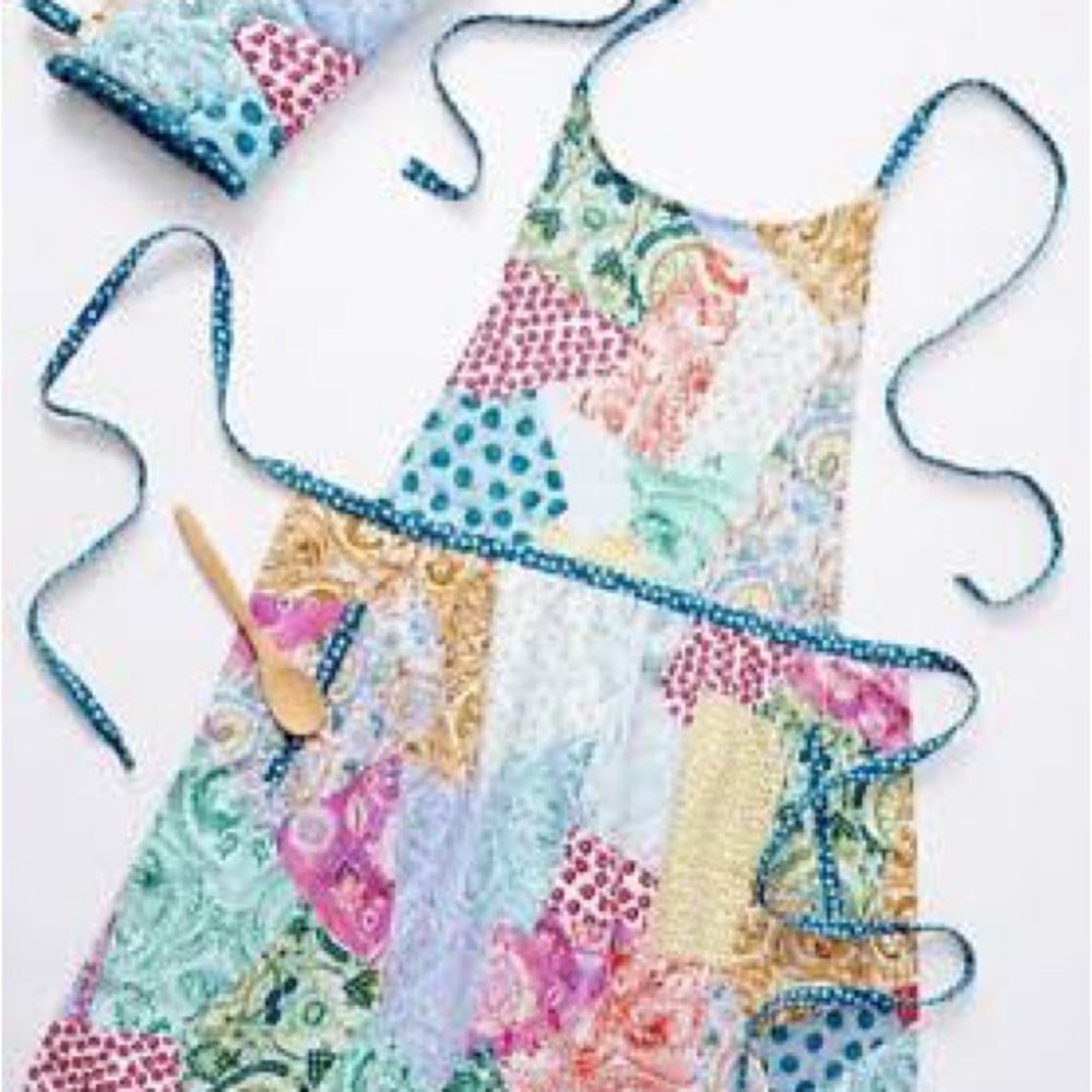 Anthropologie Jolie Apron & Oven Mitt Set BNWT